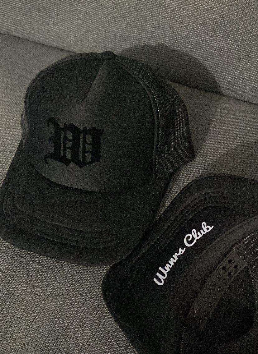 "W" Black on black - Mesh cap